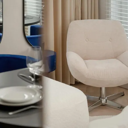 דירה Gwiazdzista Elegant For 6 Guests With Balcony & Parking By Renters