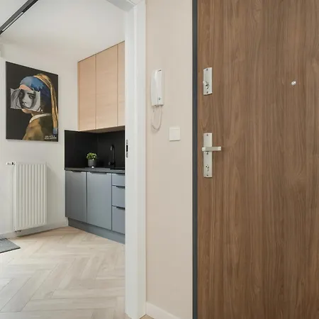 דירה Gwiazdzista Elegant For 6 Guests With Balcony & Parking By Renters ורוצלב