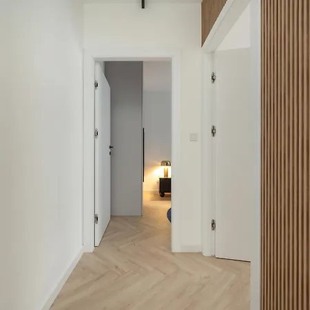 Апартаменты Gwiazdzista Elegant For 6 Guests With Balcony & Parking By Renters Вроцлав