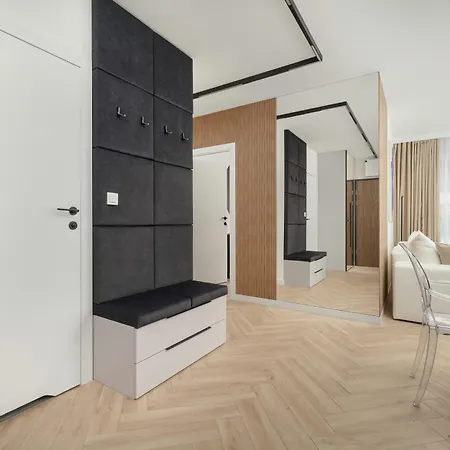 דירה Gwiazdzista Elegant For 6 Guests With Balcony & Parking By Renters ורוצלב