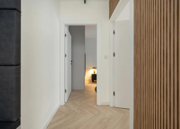 Апартаменты Gwiazdzista Elegant For 6 Guests With Balcony & Parking By Renters Вроцлав