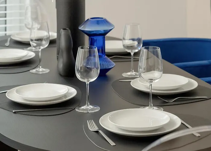 Gwiazdzista Elegant For 6 Guests With Balcony & Parking By Renters Вроцлав